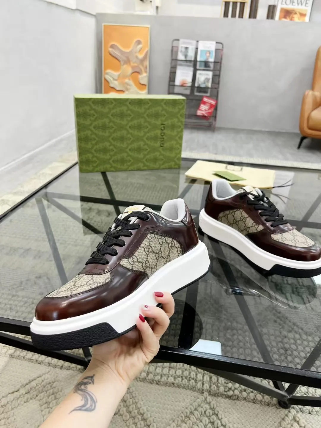 Factory price: 480💰New men's shoes GUCCI [Lightning] latest shoes shipped. Original quality, fashionable, made of special materials, sheepskin lining, brand new packaging. The foot feels super comfortable and the workmanship is impeccable. Size: 38-44, customized 45